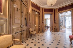 Interior - Wagram Luxury Palace (Paris)