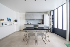 Fridge, oven, dishwasher, coffee/tea maker - Tour Eiffel Loft - One Bedroom Apartment, Sleeps 3 (Paris)