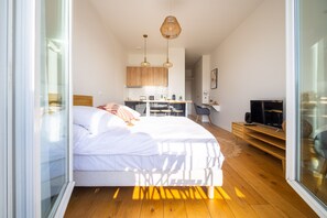 Iron/ironing board, free WiFi, bed sheets - Madeleine Studio - Studio Apartment, Sleeps 2 (Paris)