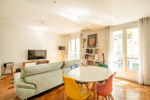 Interior - Montmartre Cosy - One Bedroom Apartment, Sleeps 4 (Paris)