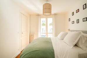 1 bedroom, iron/ironing board, free WiFi, bed sheets - Montmartre Cosy - One Bedroom Apartment, Sleeps 4 (Paris)