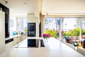 Fridge, microwave, oven, dishwasher - Montmartre Luminous - One Bedroom Apartment, Sleeps 3 (Paris)
