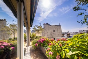 Interior - Montmartre Luminous - One Bedroom Apartment, Sleeps 3 (Paris)