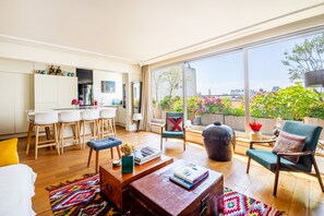 Interior - Montmartre Luminous - One Bedroom Apartment, Sleeps 3 (Paris)