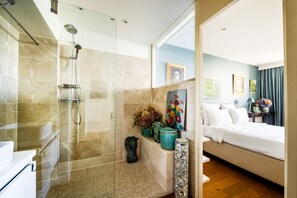 Hair dryer, towels - Montmartre Luminous - One Bedroom Apartment, Sleeps 3 (Paris)