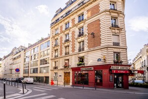Exterior - Montmartre Luminous - One Bedroom Apartment, Sleeps 3 (Paris)