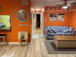 Living area - updated 2-bedroom, 2 bath, sleeps 6 family friendly condo. Many extras. (Gulf Shores)