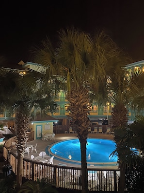 Pool - updated 2-bedroom, 2 bath, sleeps 6 family friendly condo. Many extras. (Gulf Shores)