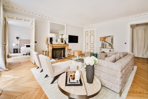 TV - Saint Germain Luxury (Paris)