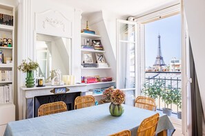 Dining - Tour Eiffel Belle Vue (Paris)