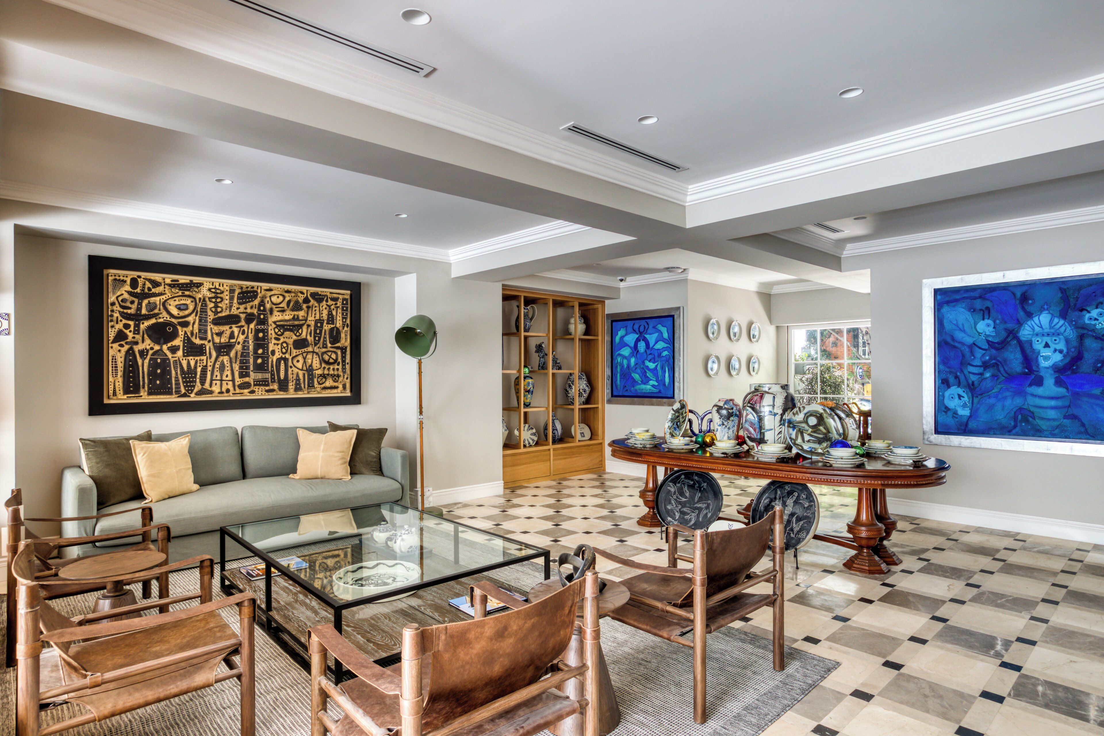 Lobby-lounge