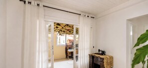 Chalet Premium, vista al jardín | Interior