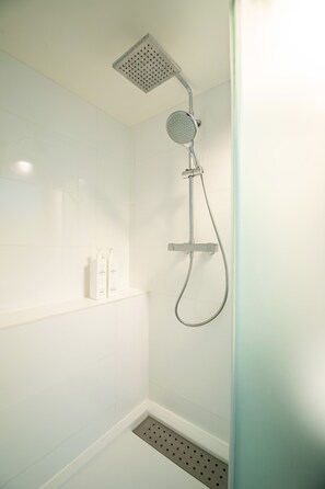 Hair dryer, towels - Bon Marché Rousselet (Paris)