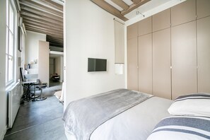 1 bedroom, iron/ironing board, free WiFi, bed sheets - Bon Marché Rousselet (Paris)