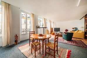 Interior - Montmartre Martyrs - One Bedroom Apartment, Sleeps 2 (Paris)