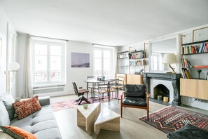 TV, DVD player - Palais Royal Charm Home (Paris)