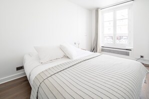 1 bedroom, iron/ironing board, free WiFi, bed sheets - Palais Royal Charm Home (Paris)