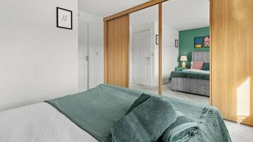 4 bedrooms, Internet, bed sheets