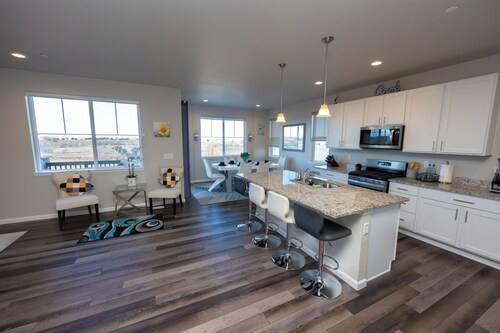 Pristine Modern Basecamp + Views