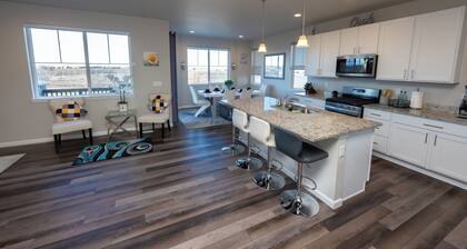 Pristine Modern Basecamp + Views