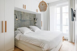 4 bedrooms, iron/ironing board, free WiFi, bed sheets - Marais République Family (Paris)