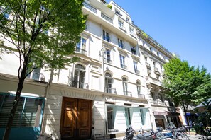 Exterior - Marais République Family (Paris)