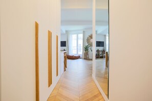 Interior - Marais République Family (Paris)