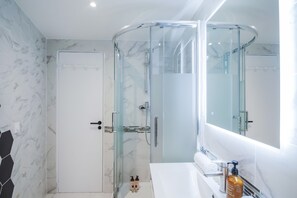 Hair dryer, towels - Palais Royal Design - One Bedroom Apartment, Sleeps 5 (Paris)