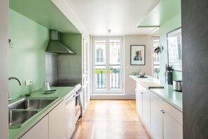 Fridge, oven, dishwasher, coffee/tea maker - Montmartre Home - Two Bedroom Apartment, Sleeps 3 (Paris)