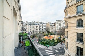 Property grounds - Montmartre Home - Two Bedroom Apartment, Sleeps 3 (Paris)