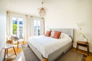 3 bedrooms, iron/ironing board, free WiFi, bed sheets - Canal Saint Martin Magenta (Paris)