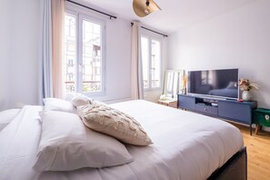 Free WiFi, bed sheets - Belleville Studio - Studio Apartment, Sleeps 2 (Paris)