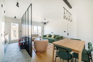 Interior - Tour Eiffel Grenelle (Paris)