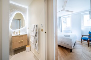 3 chambres, fer et planche à repasser, Wi-Fi gratuit, draps fournis