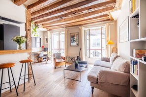 TV - Montorgueil Cosy - One Bedroom Apartment, Sleeps 2 (Paris)