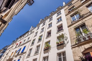Exterior - Montorgueil Cosy - One Bedroom Apartment, Sleeps 2 (Paris)