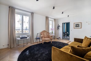 TV, stereo - Opéra Style - One Bedroom Apartment, Sleeps 2 (Paris)