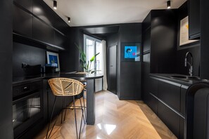 Fridge, oven, dishwasher, coffee/tea maker - Opéra Style - One Bedroom Apartment, Sleeps 2 (Paris)