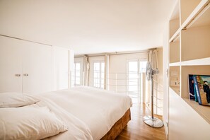 Iron/ironing board, free WiFi, bed sheets - Quartier Latin Loft Maubert (Paris)