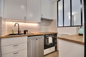 Fridge, microwave, oven, dishwasher - Trocadero Cosy - One Bedroom Apartment, Sleeps 2 (Paris)