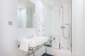 Hair dryer, towels - Marais Saint Paul - Two Bedroom Apartment, Sleeps 6 (Paris)