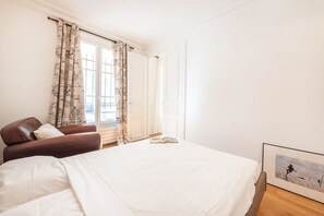 2 bedrooms, free WiFi, bed sheets - Marais Saint Paul - Two Bedroom Apartment, Sleeps 6 (Paris)