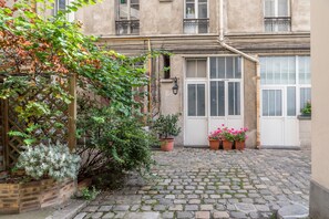 Exterior detail - Bon Marché Sevres - Two Bedroom Apartment, Sleeps 4 (Paris)
