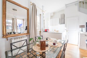 Dining - Bon Marché Sevres - Two Bedroom Apartment, Sleeps 4 (Paris)
