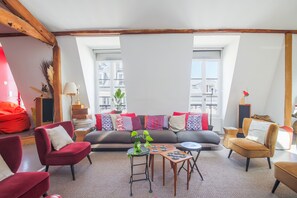 Living area - Batignolles Home - Three Bedroom Apartment, Sleeps 8 (Paris)