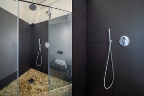 Hair dryer, towels - Batignolles Home - Three Bedroom Apartment, Sleeps 8 (Paris)