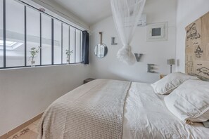 1 habitación, tabla de planchar con plancha, wifi gratis y ropa de cama 