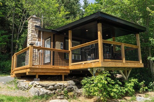 Nature Escape and Miller Zoo - Buddy Shack