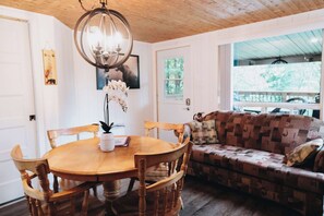 Interior - Nature Escape and Miller Zoo - Buddy Shack (Frampton)