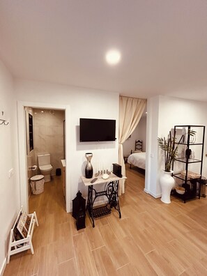1 slaapkamer, een strijkplank/strijkijzer, gratis wifi, beddengoed
